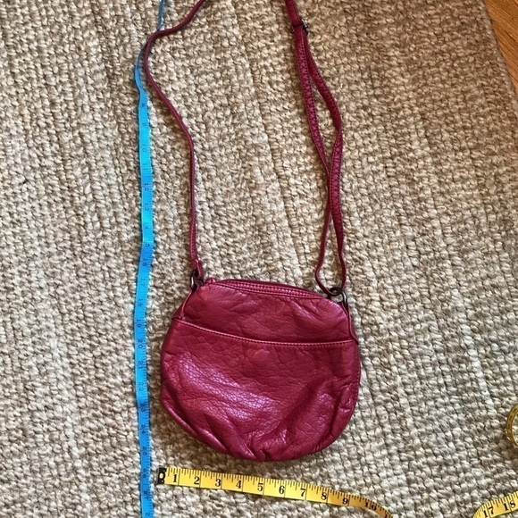 BUENO red vegan leather crossbody purse. - Picture 4 of 7